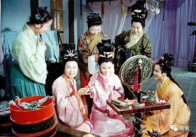 古代除了妆容和发际线，请鞠婧祎把头饰也半永久焊上！