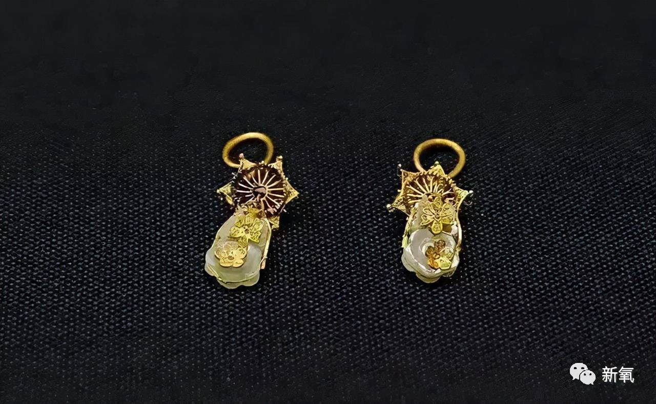 古代除了妆容和发际线，请鞠婧祎把头饰也半永久焊上！