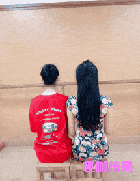 搞笑GIF趣圖:同樣都是妹子，為什麼差別就這麼大！ 搞笑整蠱 第1张