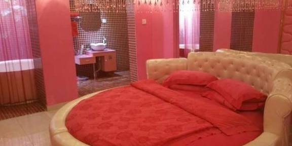 什么酒店的床硬 701343bebb2840889b230f97e2a81bce.jpeg