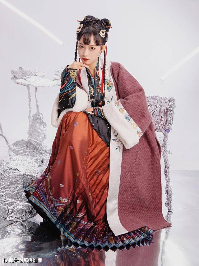 设计 被汉服“百迭裙”折服了，优雅端庄又大气，实在是够抢眼！