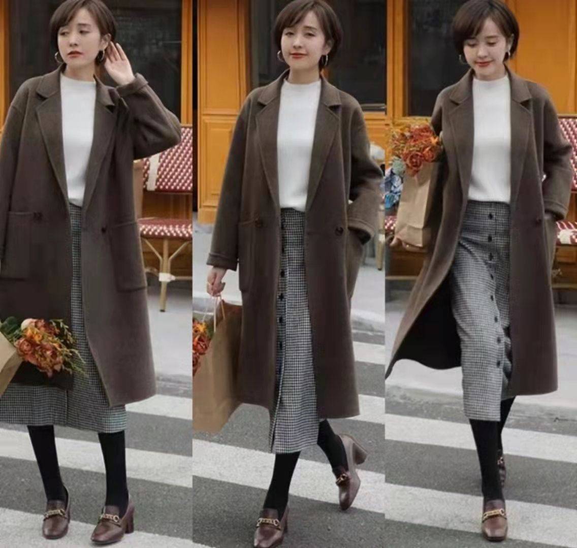 小个子 身高1米58的中年女人，秋季穿衣要“穿长不穿短”，不显老又优雅