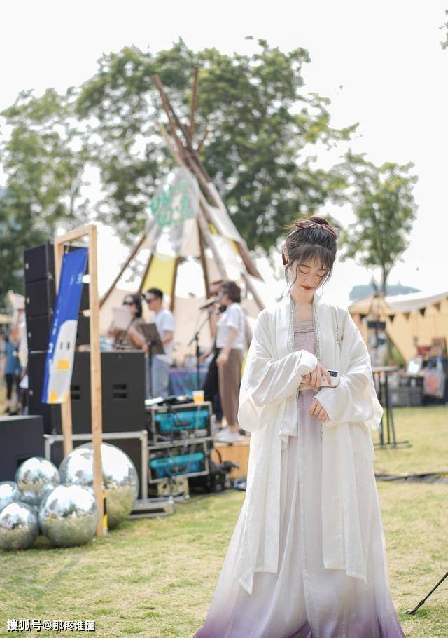 发型谁说穿汉服只能梳古典的发髻？“丸子头”一样可以美出新高度