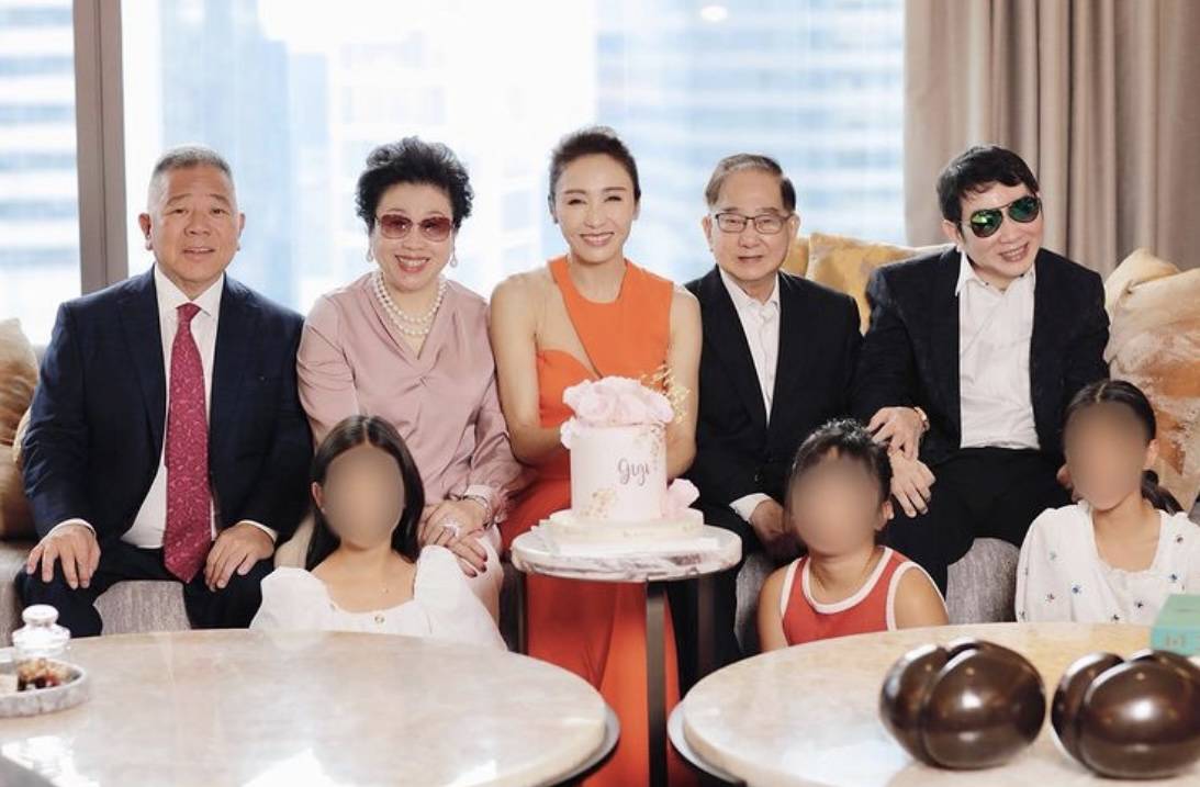 原创黎姿携家人庆50岁生日马廷强罕见露脸与82岁黎父同框似同龄人