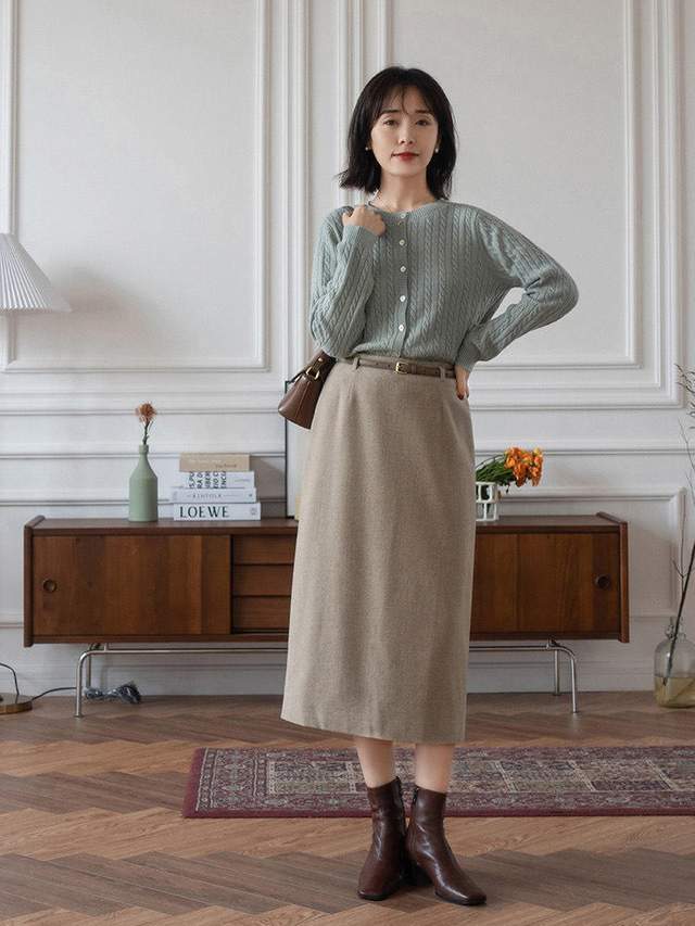 毛衣 种穿搭比较适合30多岁左右的女性穿，穿起来优雅大气