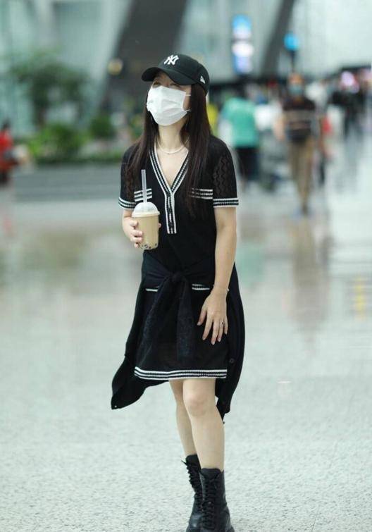 亮片 又被Angelababy迷住了，穿深V领连衣裙，拨头发太撩人
