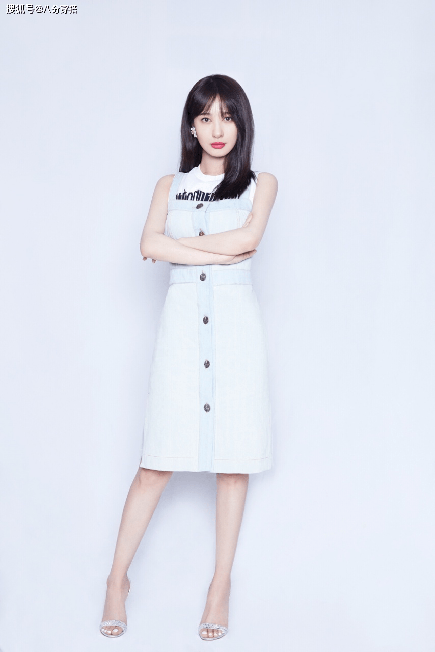 黑色 李菲儿身材好真任性,穿衬衫也能“下衣失踪”,漫画腿太撩人!