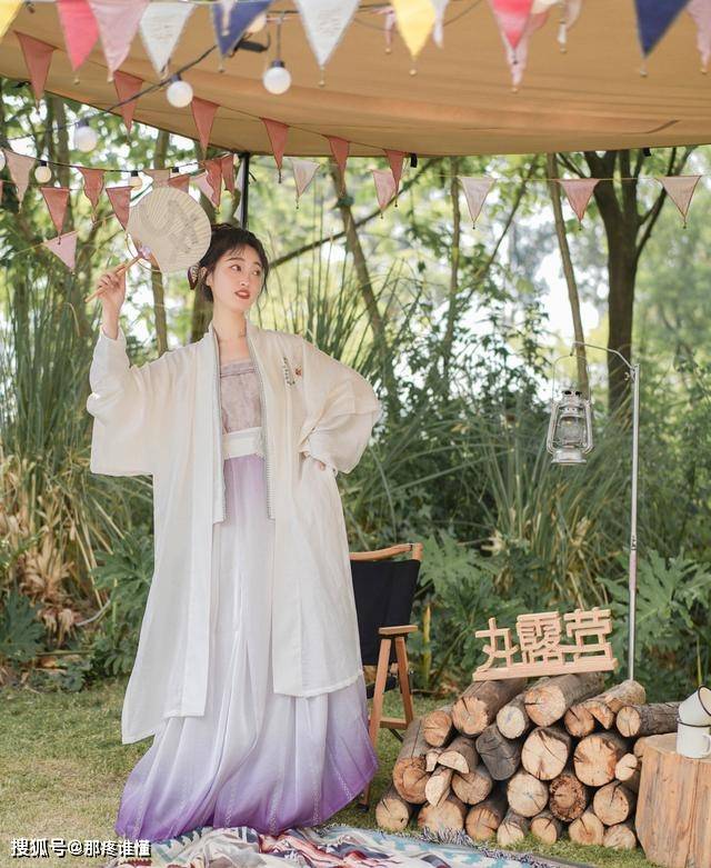 发型谁说穿汉服只能梳古典的发髻？“丸子头”一样可以美出新高度