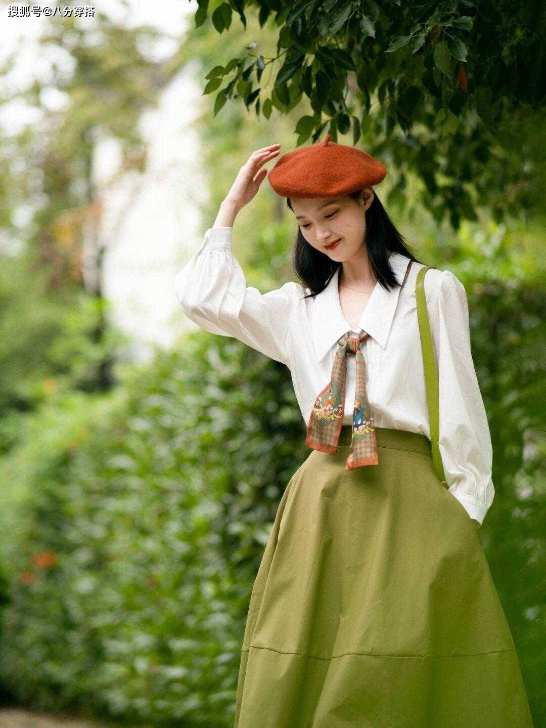 感觉 40岁不止黑白灰，秋季可以多穿这些基础款单品，时髦百搭又有气场