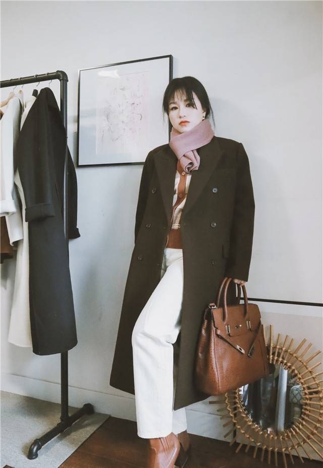 比拟 秋天大衣内搭案例分享:25-30+小姐姐演绎这4款内搭,时尚又保暖