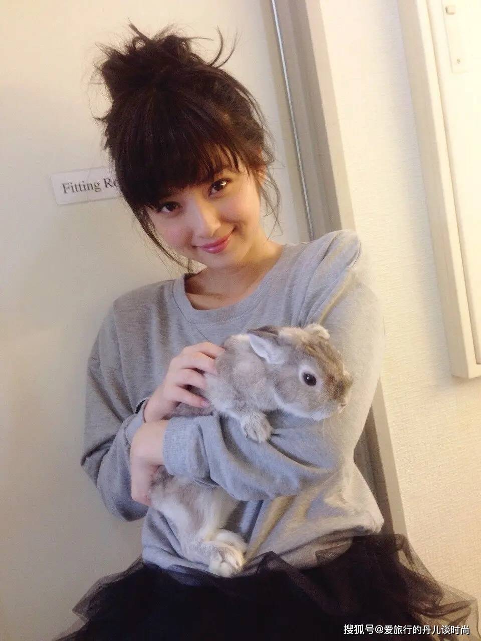 佐佐木希 “日本素颜最美女星”佐佐木希的百变时尚穿搭,每一套都好看