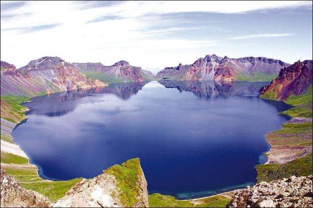 世界最深的高山湖泊在中国？火山口上的冰冷，绝美的人间仙境