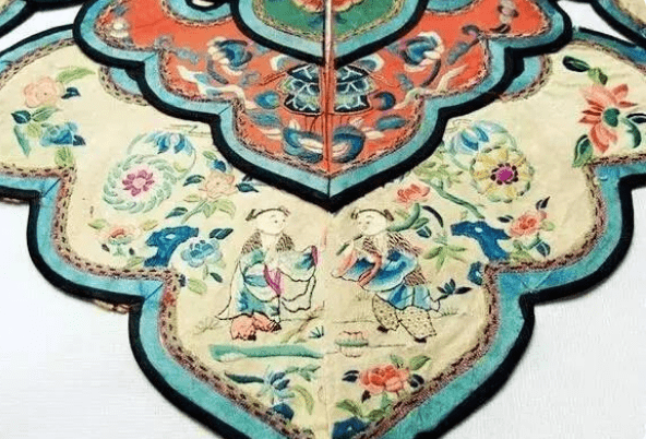 装饰品 云肩之美:中国古代女性服饰肩上的装饰品