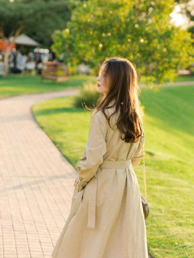 显得 30岁左右的气质女性，秋季多穿这些基础款单品，百搭又时髦