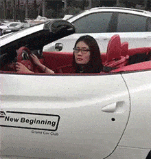搞笑GIF：現在的小姑娘，這麼年輕就開法拉利 搞笑整蠱 第1张