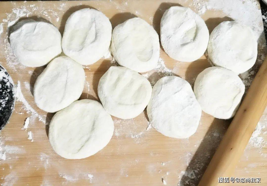 关键|早餐给孩子做荷叶包,给肉包子都不换,关键是夹的馅料满口留香!