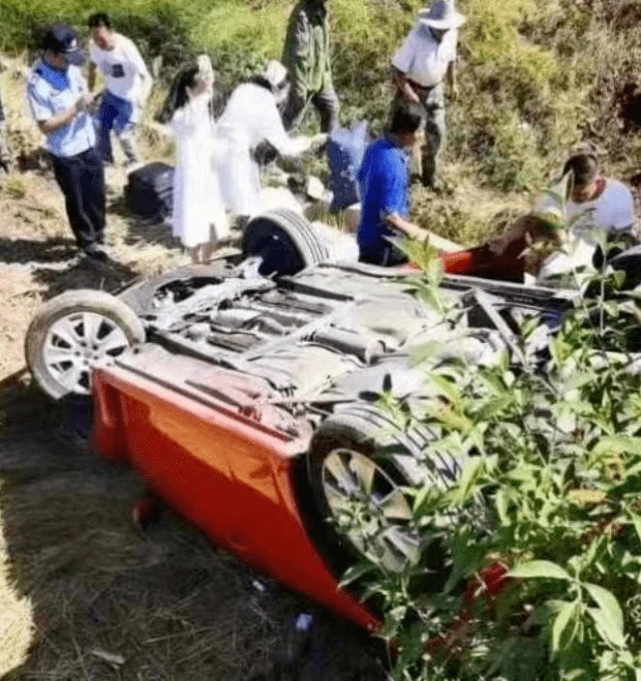 李羲儿遭遇严重车祸图片