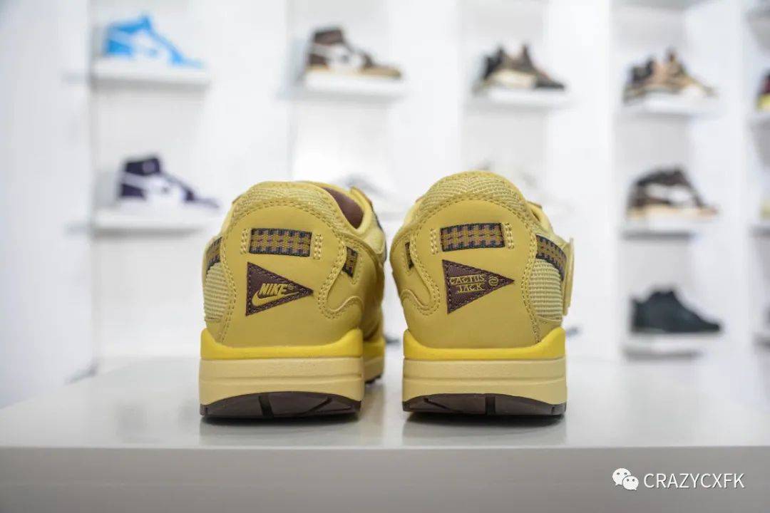 鞋舌 耐克柠檬黄倒钩 Travis Scott x Nike Air Max 1 Cactus Jack 联名运动鞋