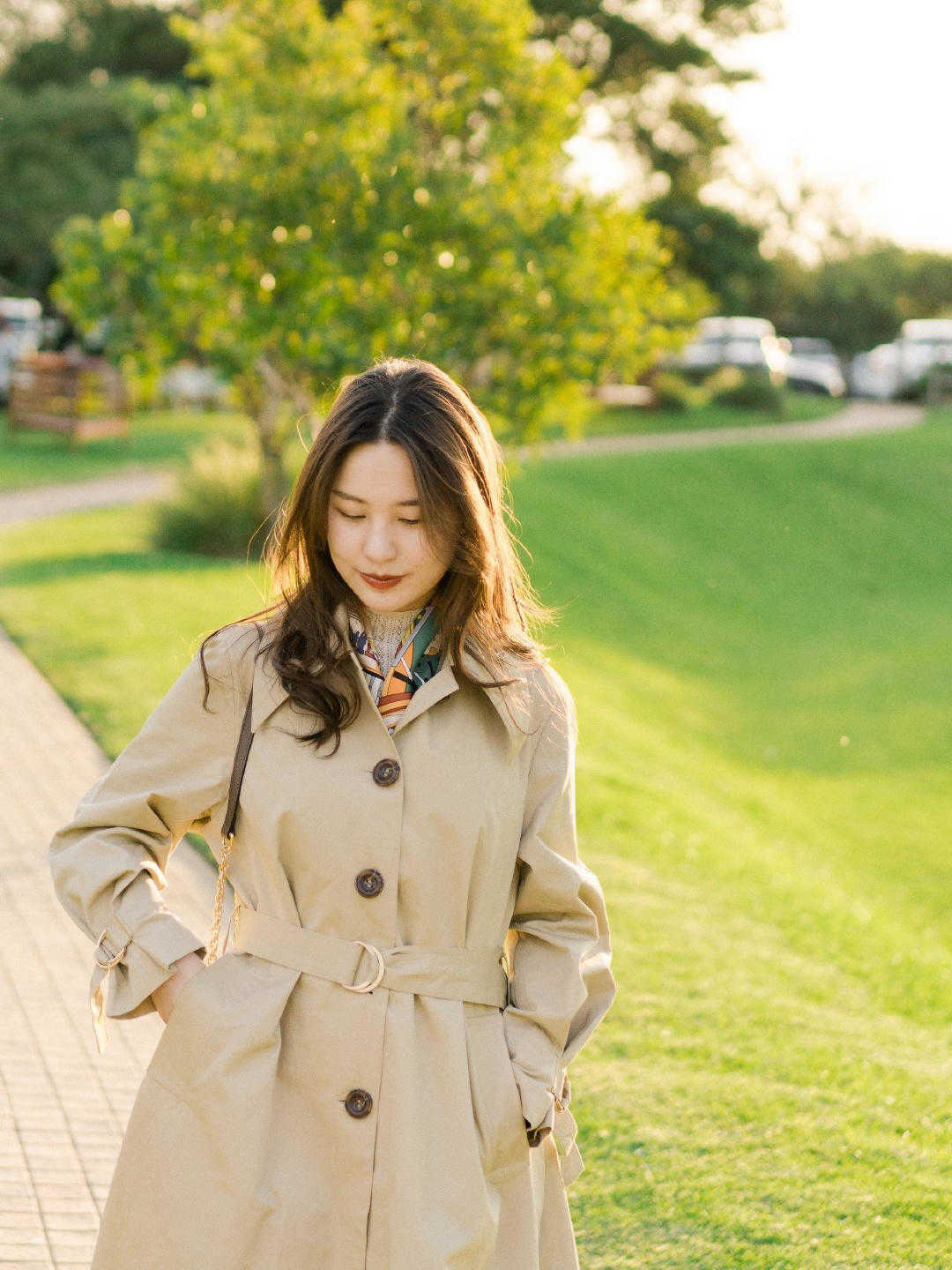 显得 30岁左右的气质女性，秋季多穿这些基础款单品，百搭又时髦