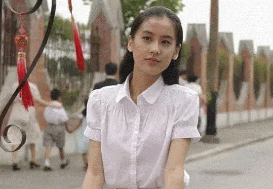 17岁时被周星驰发掘,签约8年却只拍了2部剧,近照曝光,心动_李卉