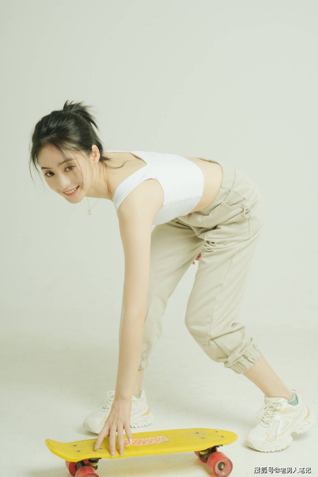 原创90后演员依灵戏外清新灵动戏内反差演绎高冷女警花