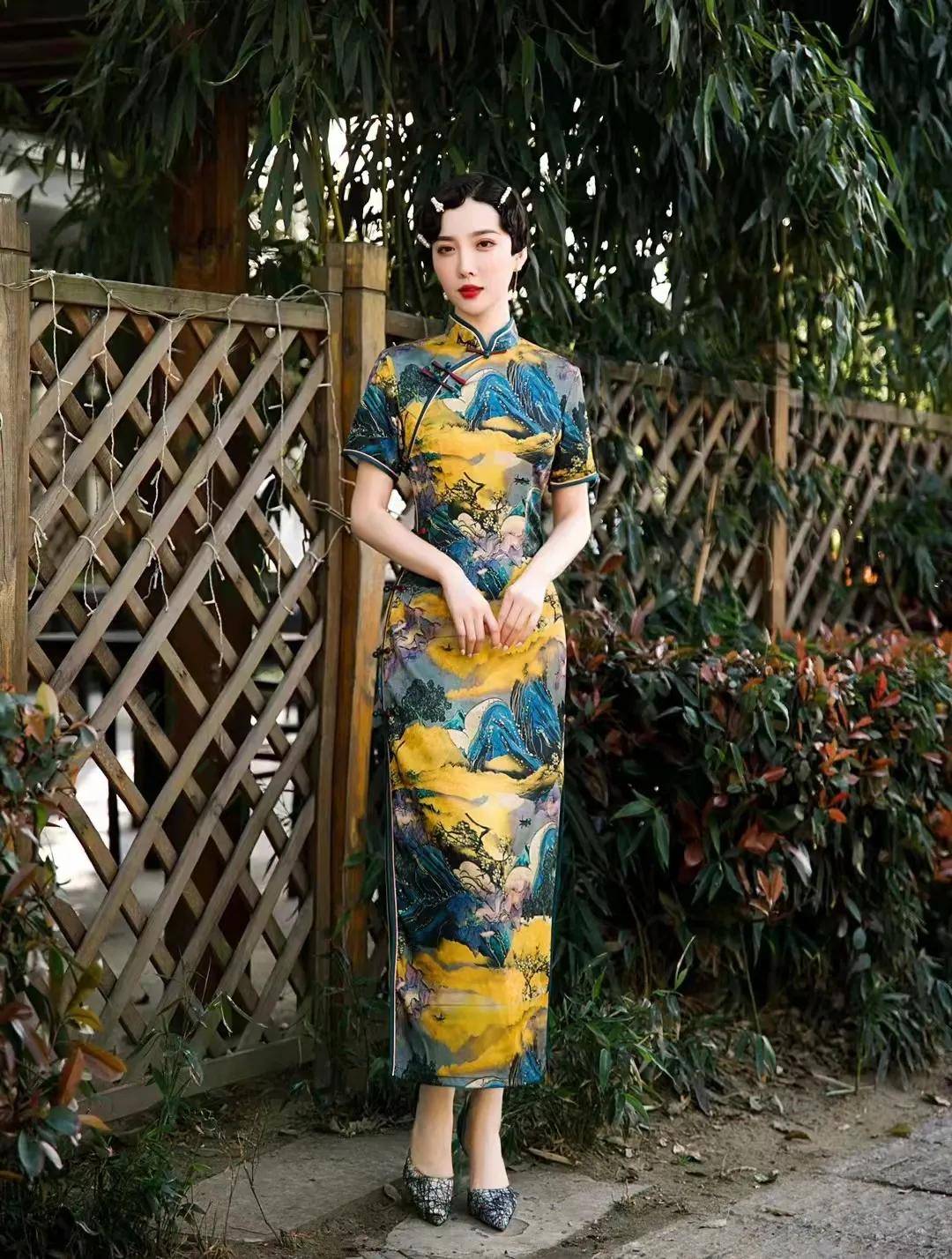 性感美 长旗袍的诱惑，若隐若现的性感美瞬间而生，让你的美不再简单枯燥