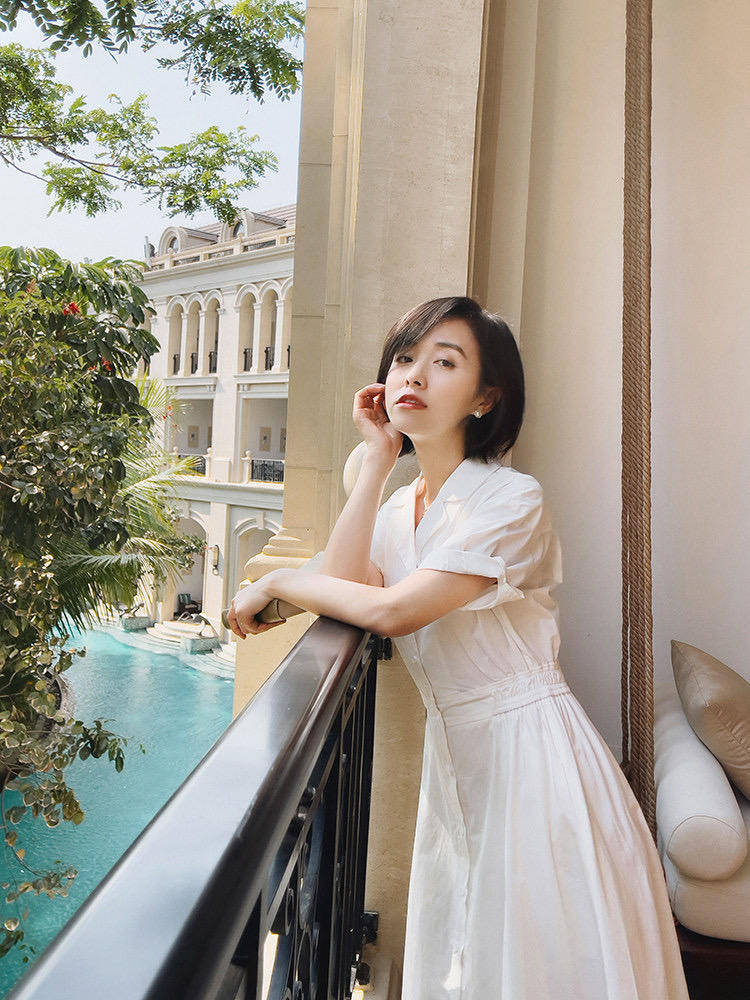 面料 秋冬连衣裙怎么选？穿一件西装领百褶裙就够了，很适合30+的女性