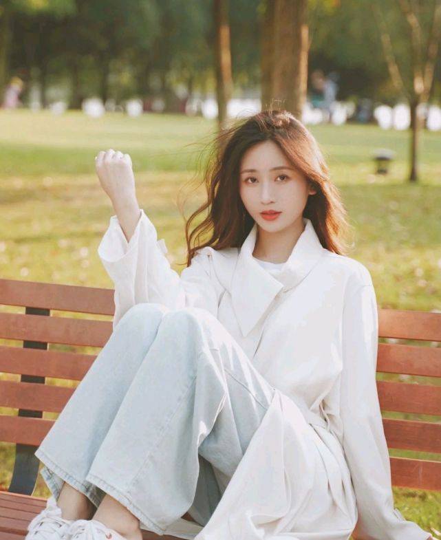 设计 秋季穿搭需要一件合适的外套，只要穿对了，高级感满满