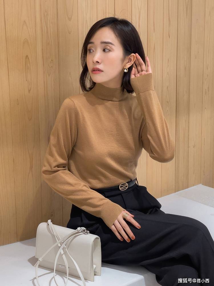 美眉 女人无论年纪多大,秋天穿衣没灵感就选“毛衣”,这些技巧够你用