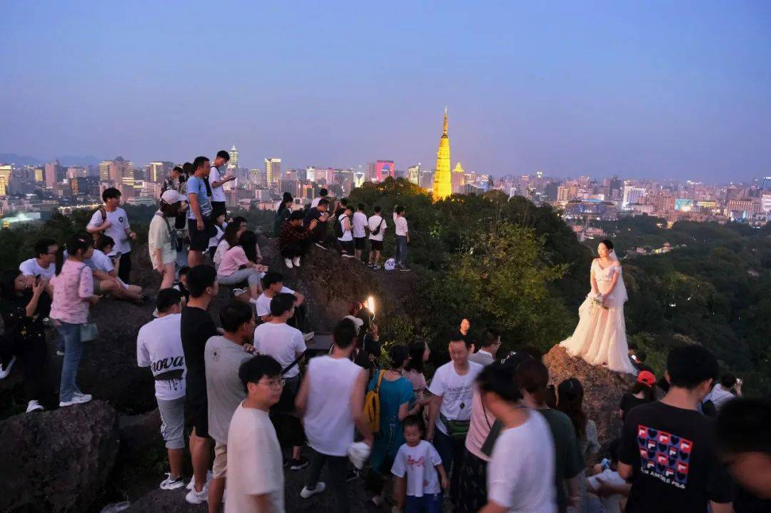 国庆绝了！浙江人如何称霸国庆朋友圈？都是套路→