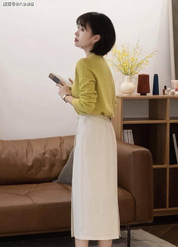 曲线 步入40+的女人，秋季“半身裙”这么穿，优雅时尚又chic