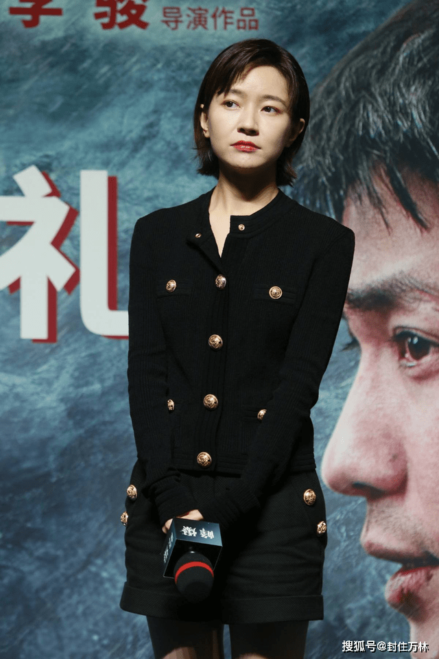 漂亮 焦俊艳越看越“漂亮”，穿小香风外套又飒又美，气质太高级