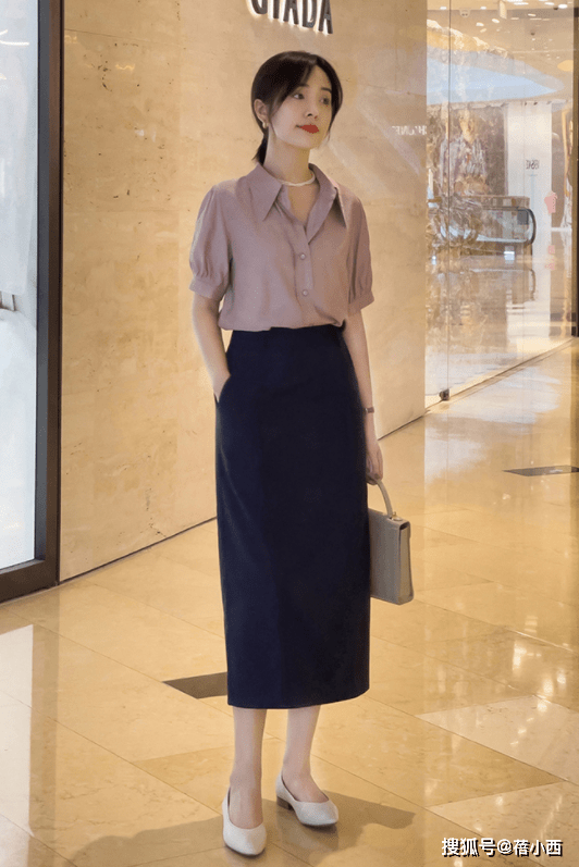 设计 中年女性多备这3条半身裙，搭配衬衫、针织衫、西装，都显高显瘦