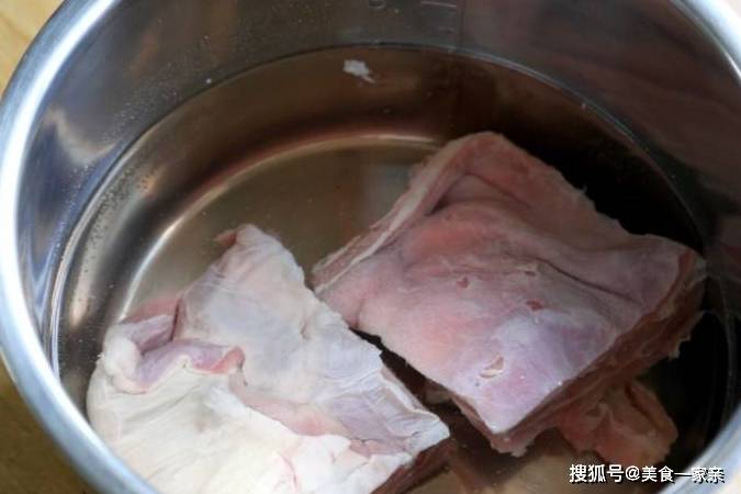 怎么炖羊肉汤好吃又嫩视频 e332cfc1f4cc46c7a407b2c7ef854ff2.jpeg