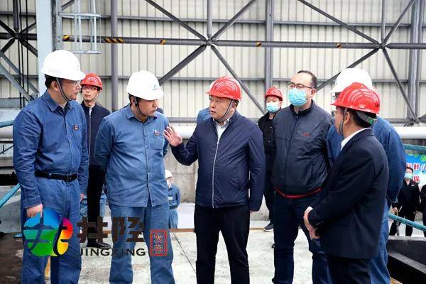 井陉县长张亚松冒雨去了上安电厂!