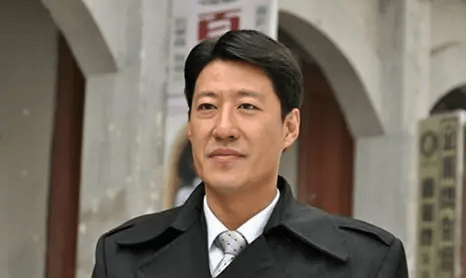 小人|于震拒绝《伪装者》，王凯推荐他来演梁处长，导演一试效果出奇好