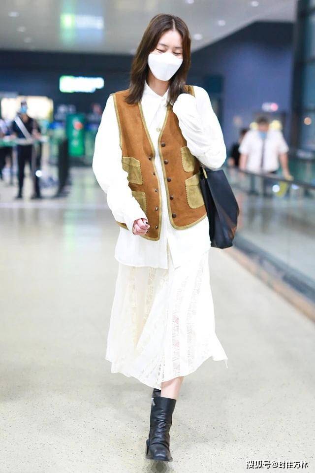 整体 早秋跟着超模穿，打造高端多变造型，刘雯这6组搭配可以大胆试试