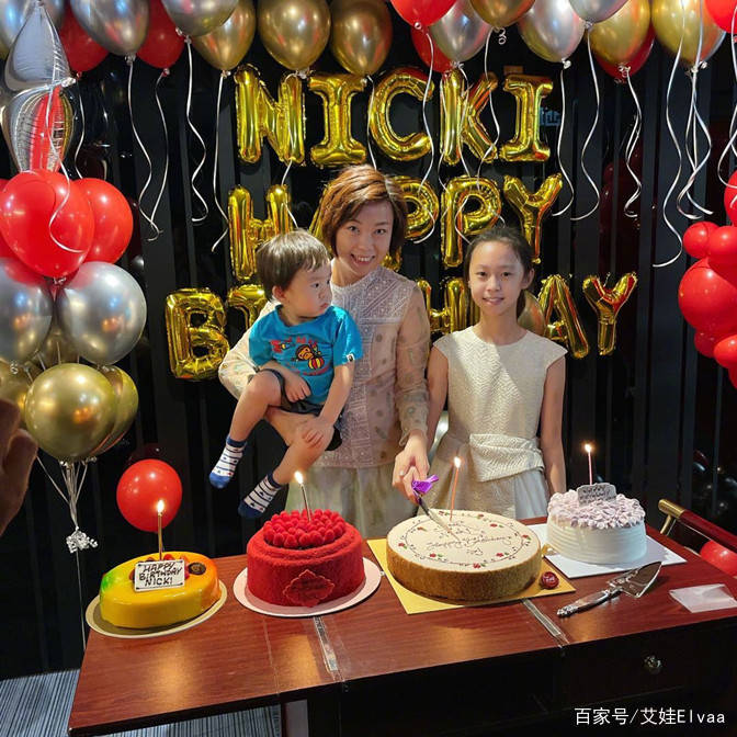 张怡宁 大魔王张怡宁40岁生日真隆重，穿网纱衣好温柔，女儿小嘴似妈翻版