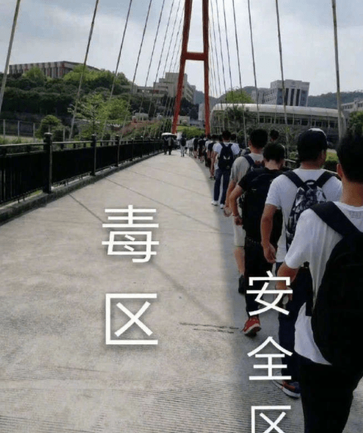 搞笑GIF：哥們，你和狗子經歷了啥，弄得滿身都是泥 搞笑整蠱 第7张