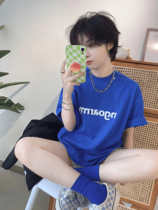 颜色 不懂配色就学这样穿！“蓝色穿搭”的解析分享，搭配出清新简约感