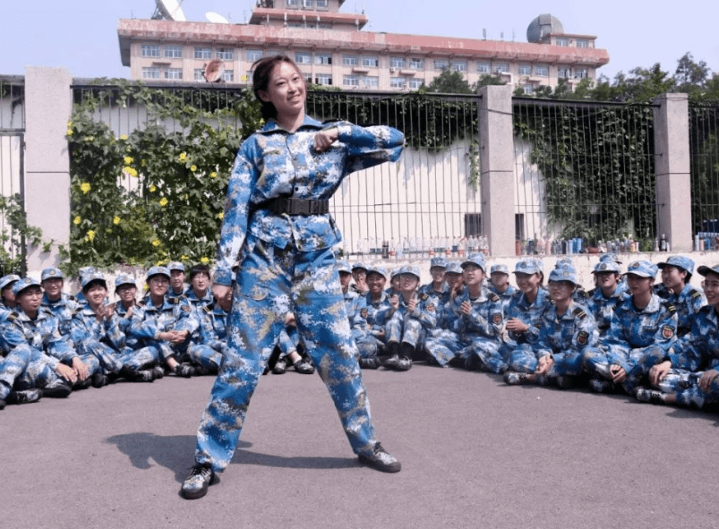 军训内衣_军训女生内衣辣舞图片(3)