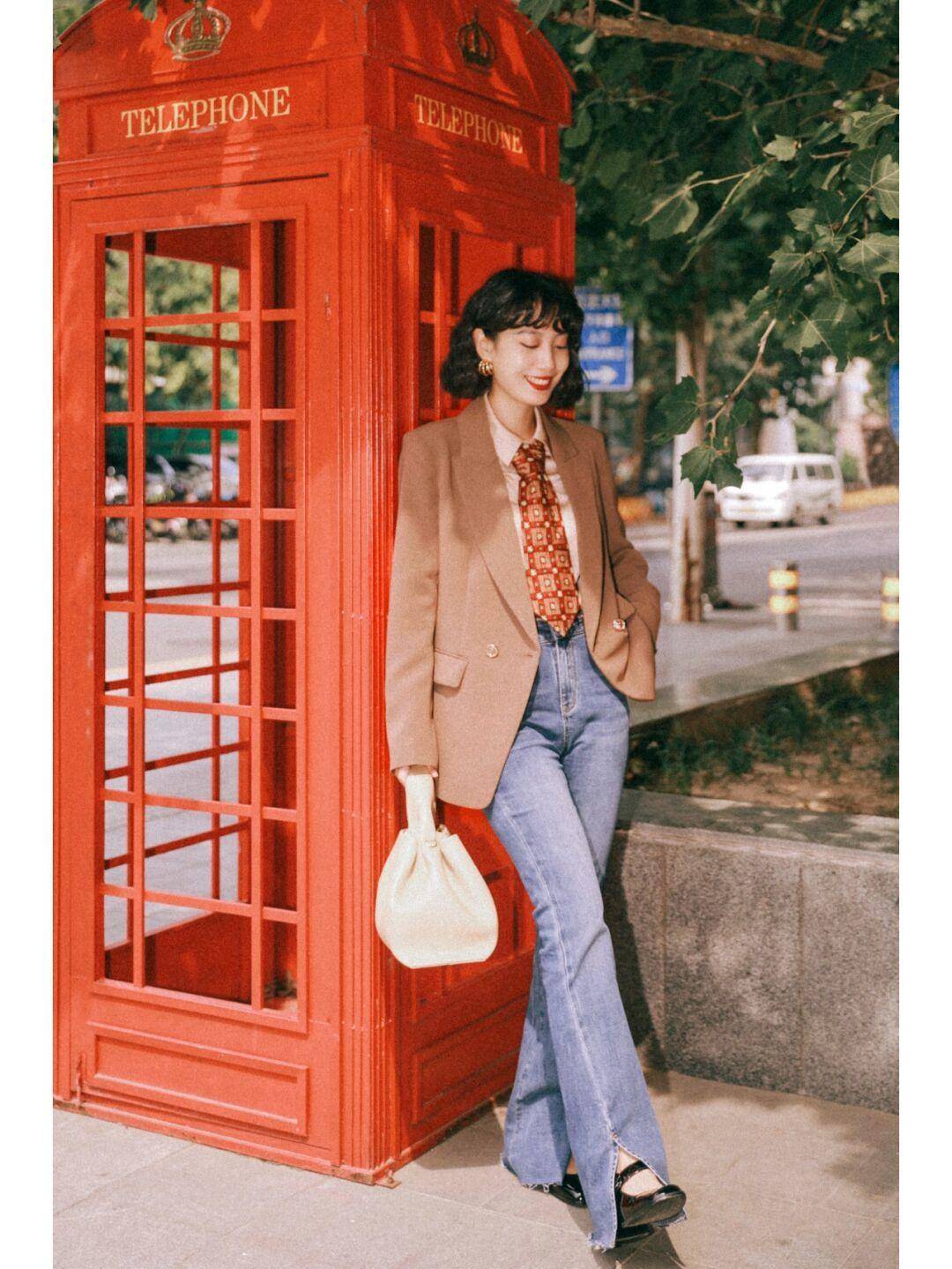 适用性 牛仔裤怎么搭配才时髦？搭配西服和衬衫，让你美出新高度，超漂亮