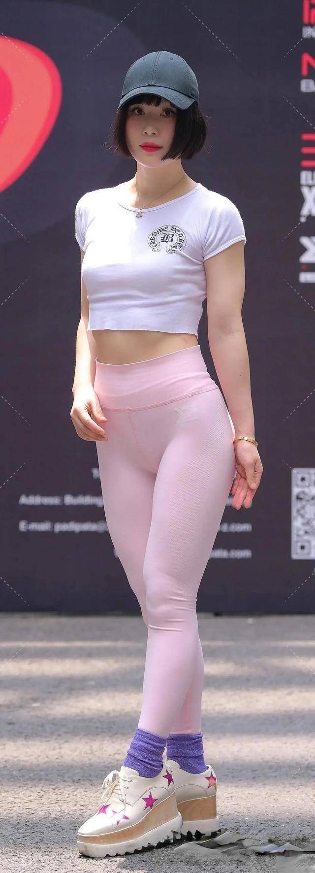 毛衣 瑜伽裤这样穿搭,好看有气质