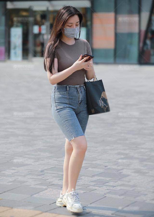 视觉 简单而时尚的连衣裙穿搭，依旧是女孩们搭配的首选