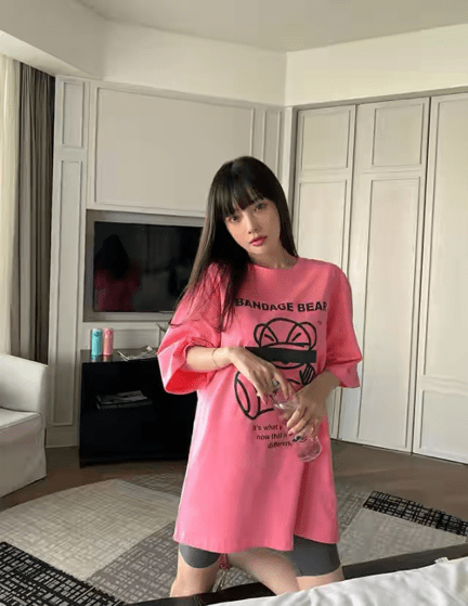 李小璐 李小璐和8岁甜馨跳女团舞，母女俩都扮下衣失踪，细腿像复制粘贴