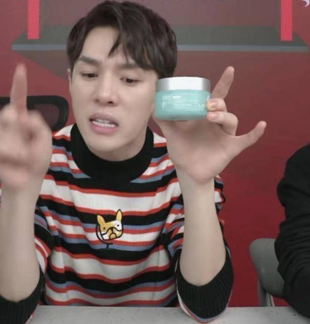 女神张馨予素颜照被赞,晒出日常照片,如剥壳鸡蛋,大方分享自用面霜