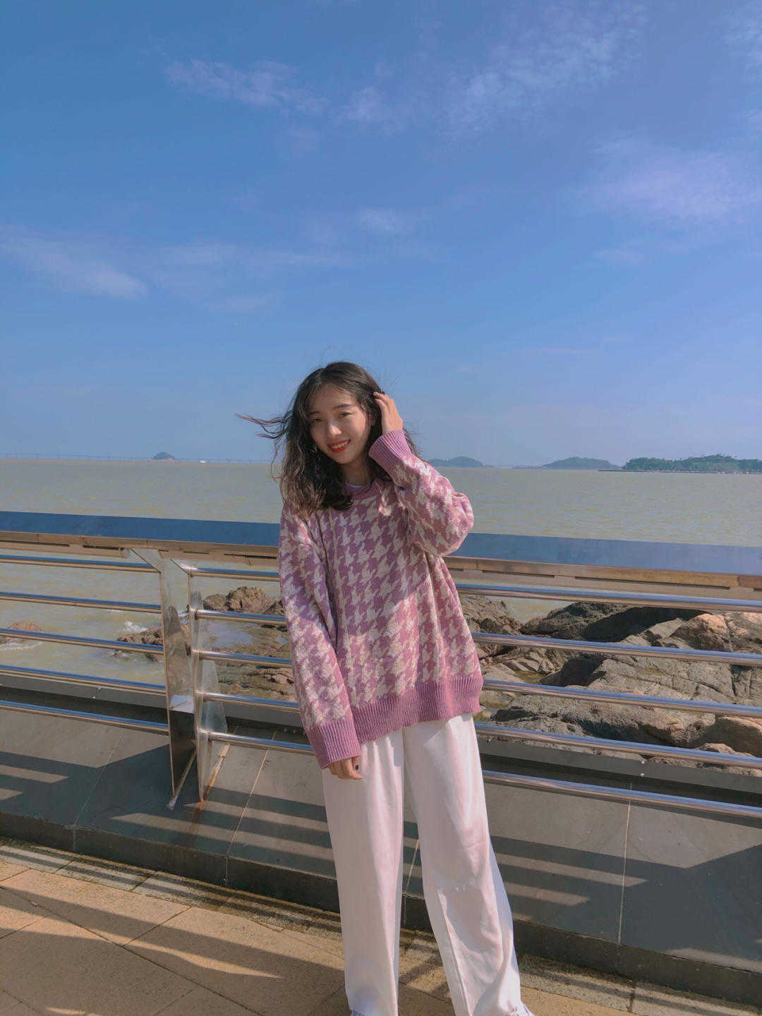 黑色 秋季，“毛衣”穿不出气质感？试试这些日常保暖的穿搭，美得高级