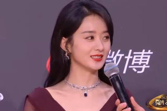 赵丽颖 微博之夜女星造型:赵丽颖穿奢牌,金晨红裙艳压,鞠婧祎腰细瞩目!