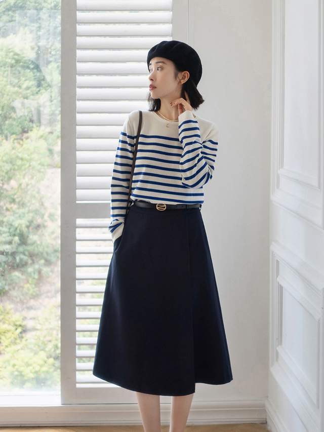 黑色 普通人也适合穿的风格，棕色衬衫+黑色牛仔裤，保暖又时尚