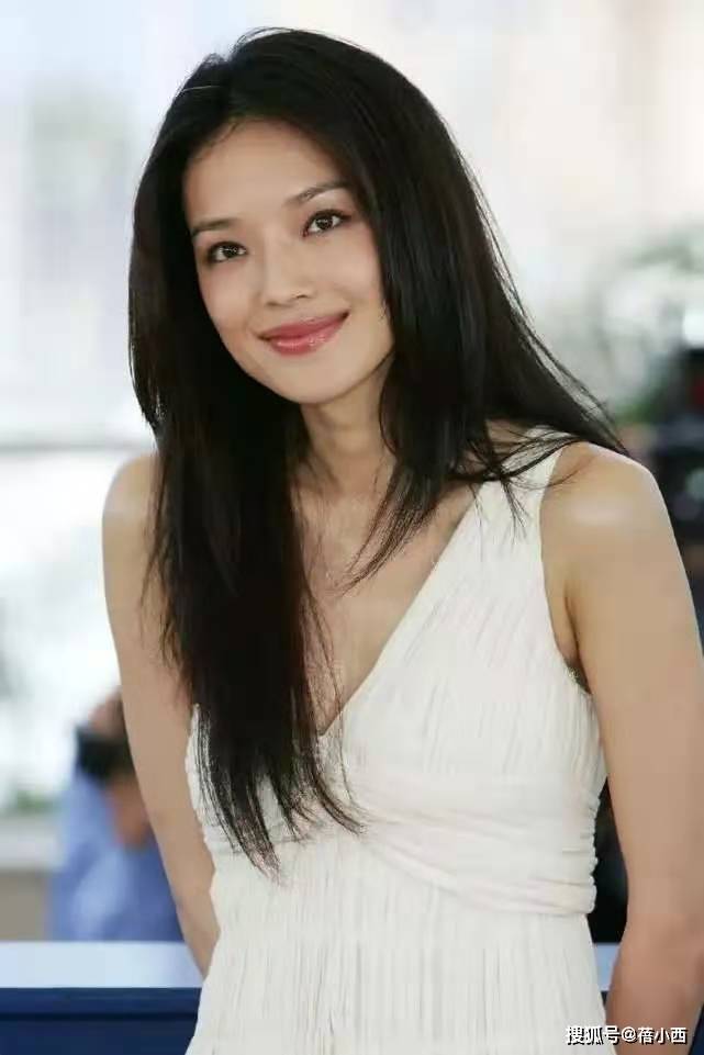 亮点 舒淇终于不走“性感路线”了,一身黑白配,穿出70后想要的高级感